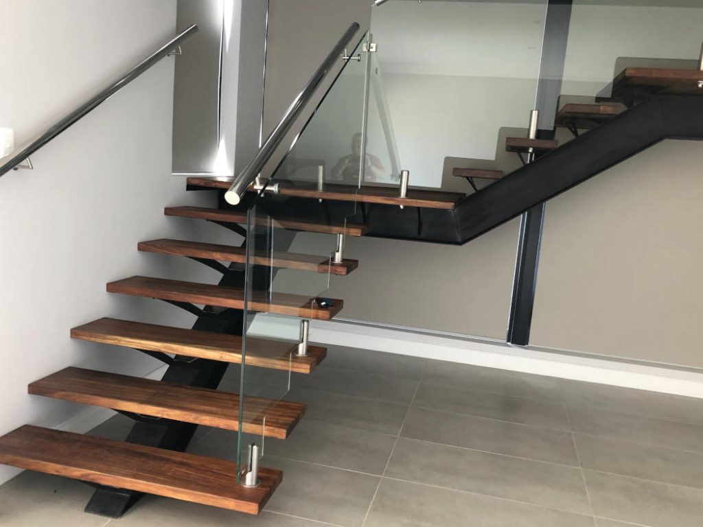 Contemporary built house in the Mossel Bay are by Schoeman Trio Builders.