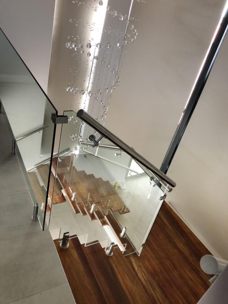 Contemporary built house in the Mossel Bay are by Schoeman Trio Builders.