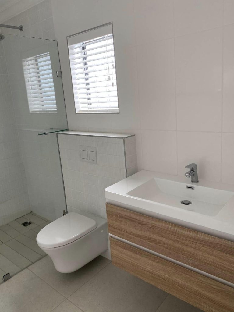 Bathroom of the Renosterbos show house. Schoeman Trio Builders residential building, Hartenbos