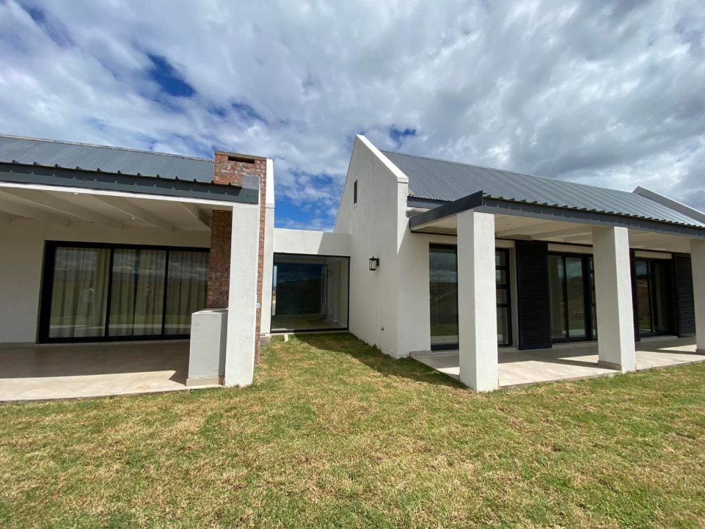 Front view of the Renosterbos show house. Schoeman Trio Builders residential building, Hartenbos