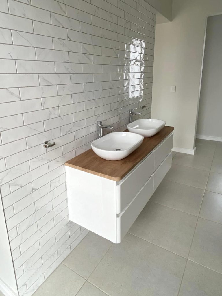 Bathroom of the Renosterbos show house. Schoeman Trio Builders residential building, Hartenbos