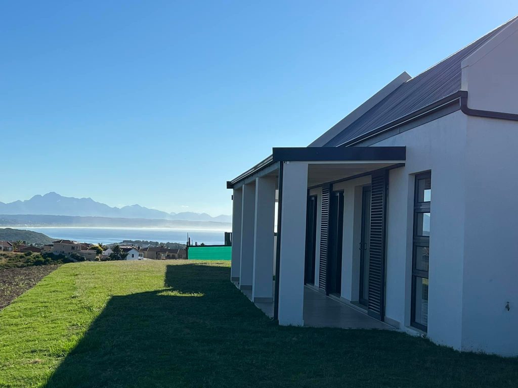 Front-side view of the Renosterbos show house. Schoeman Trio Builders residential building, Hartenbos