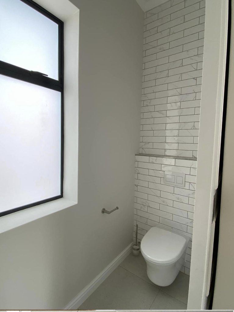 Bathroom of the Renosterbos show house. Schoeman Trio Builders residential building, Hartenbos