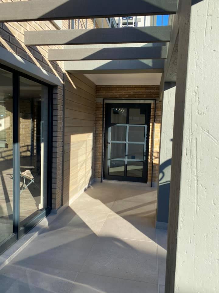 New contemporary face brick construction in the Mossel Bay area by Schoeman Trio Builders