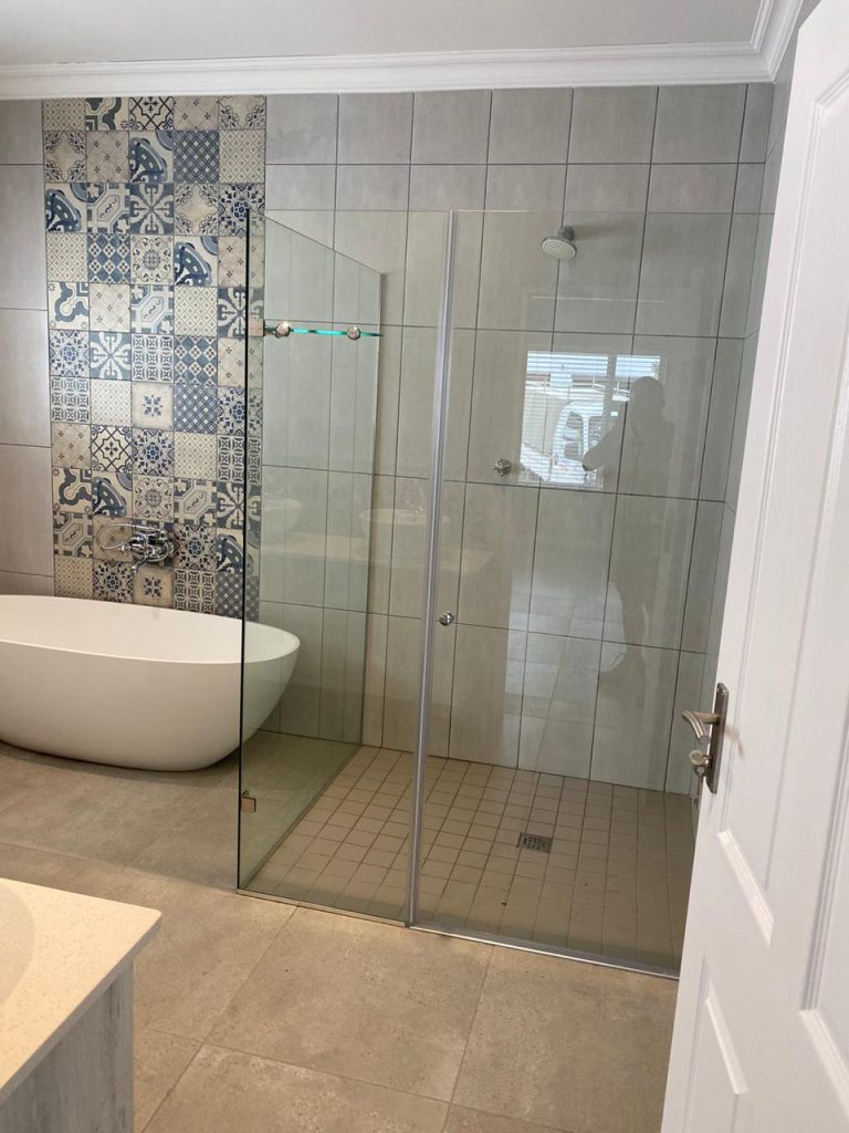 Bathroom - Newly built ranch-style house - Schoeman Trio Builders, Mossel Bay