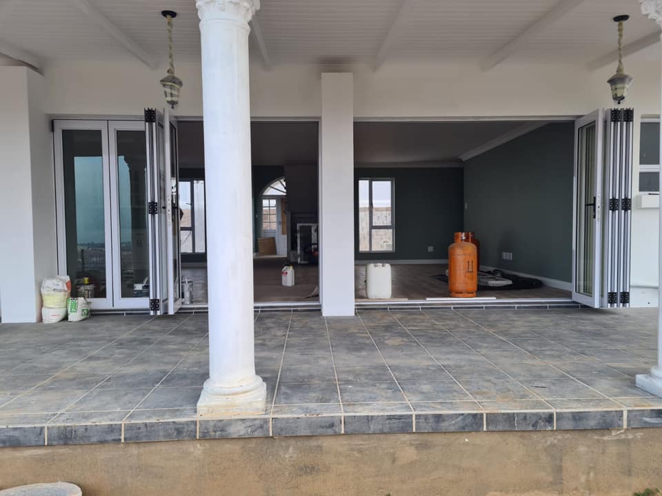 Covered Patio - Newly built semi-neoclassical colonial house - Schoeman Trio Builders, Mossel Bay