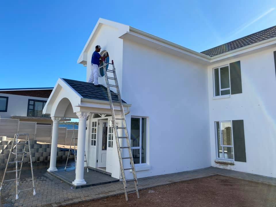 Newly built semi-neoclassical colonial house - Schoeman Trio Builders, Mossel Bay
