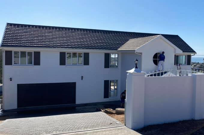 Newly built semi-neoclassical colonial house - Schoeman Trio Builders, Mossel Bay