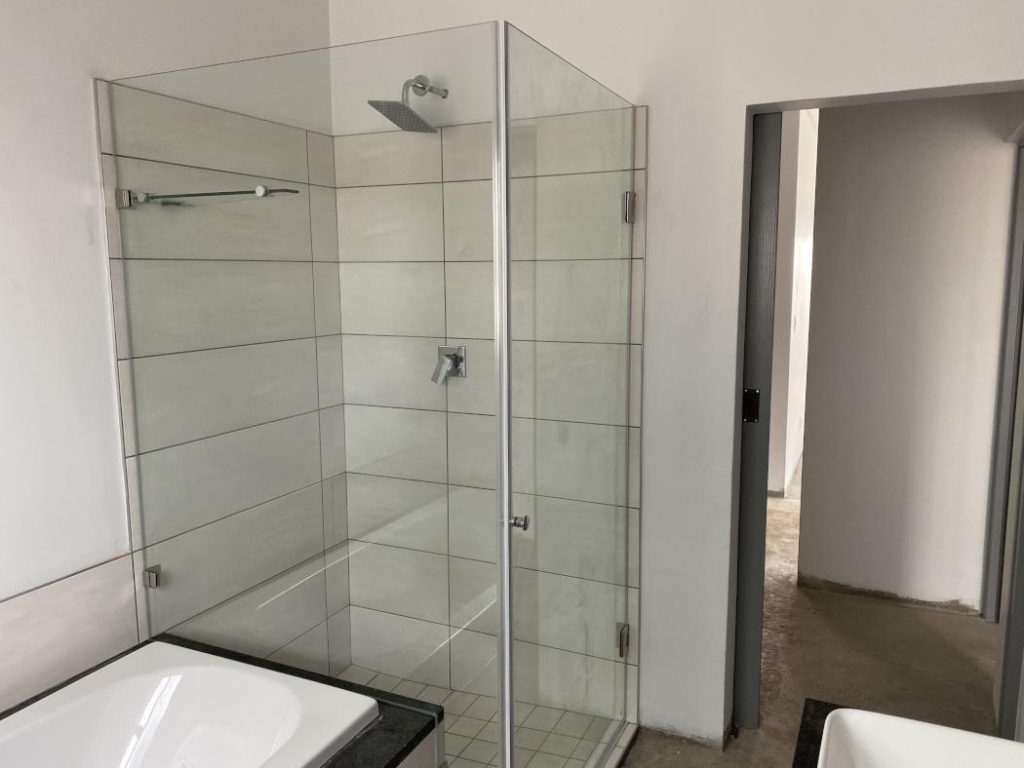 Superior building contractors - bathrooms. Schoeman Trio Builders, Mossel Bay.