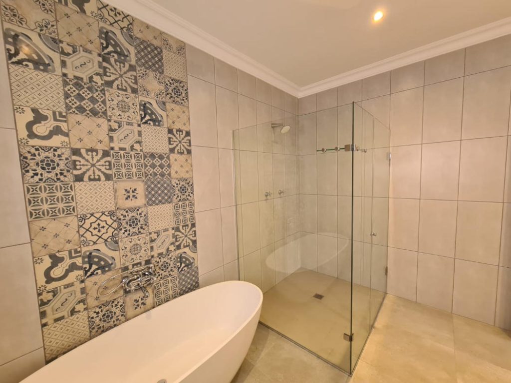Superior building contractors - bathrooms. Schoeman Trio Builders, Mossel Bay.