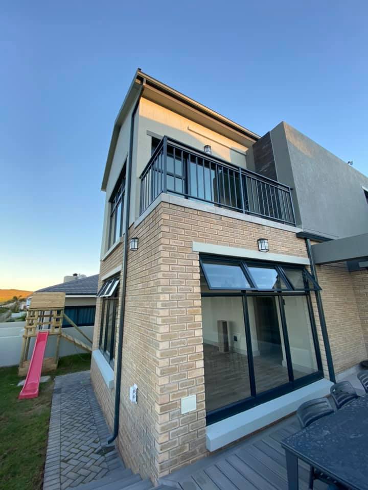 New contemporary face brick construction in the Mossel Bay area by Schoeman Trio Builders