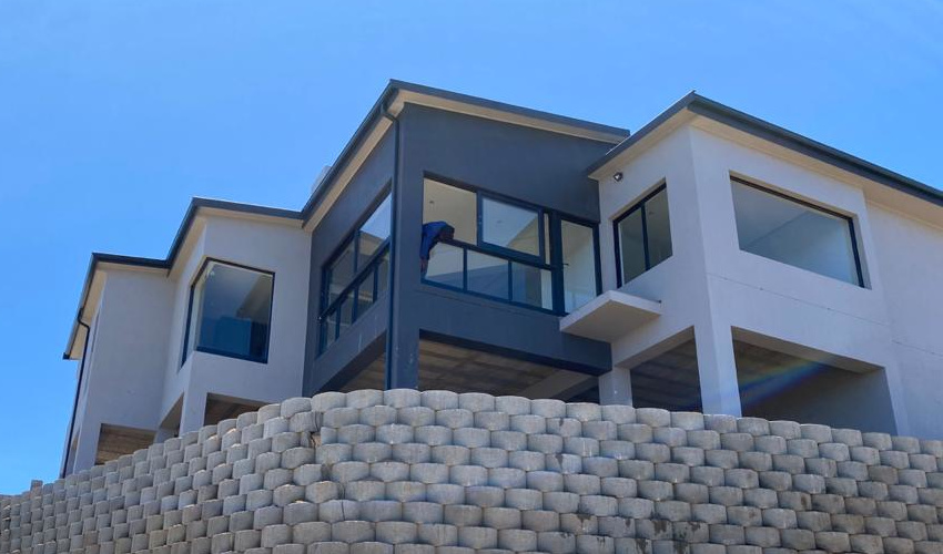 Newly built house in modern style by Schoeman Trio Builders, Mossel Bay.