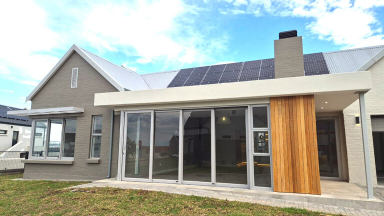 A modern coastal farmhouse-style residence in Renosterbos, Mossel Bay, by Schoeman Trio Builders