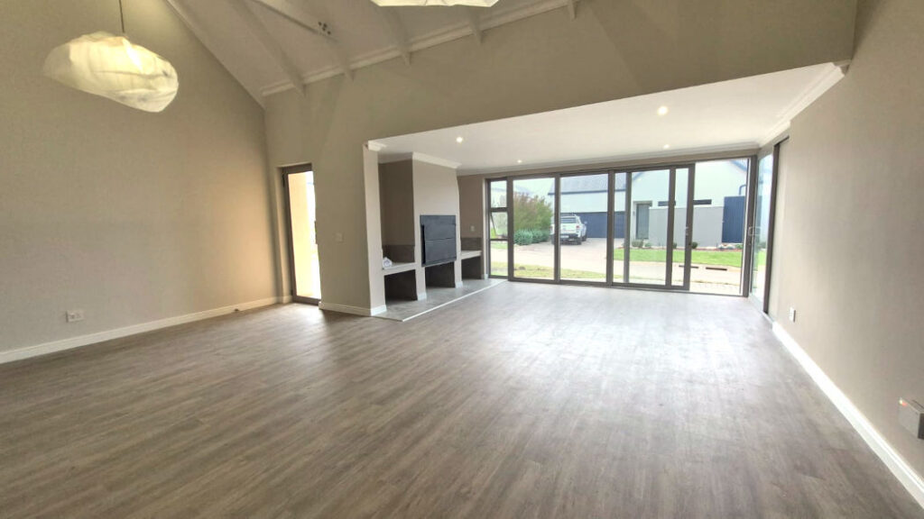 A modern coastal farmhouse-style residence in Renosterbos, Mossel Bay, by Schoeman Trio Builders